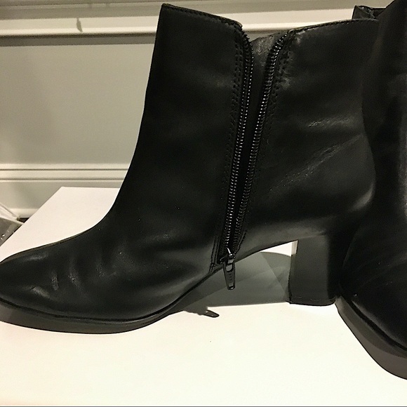 Croft and Barrow Huntley Booties in Black - Picture 10 of 11